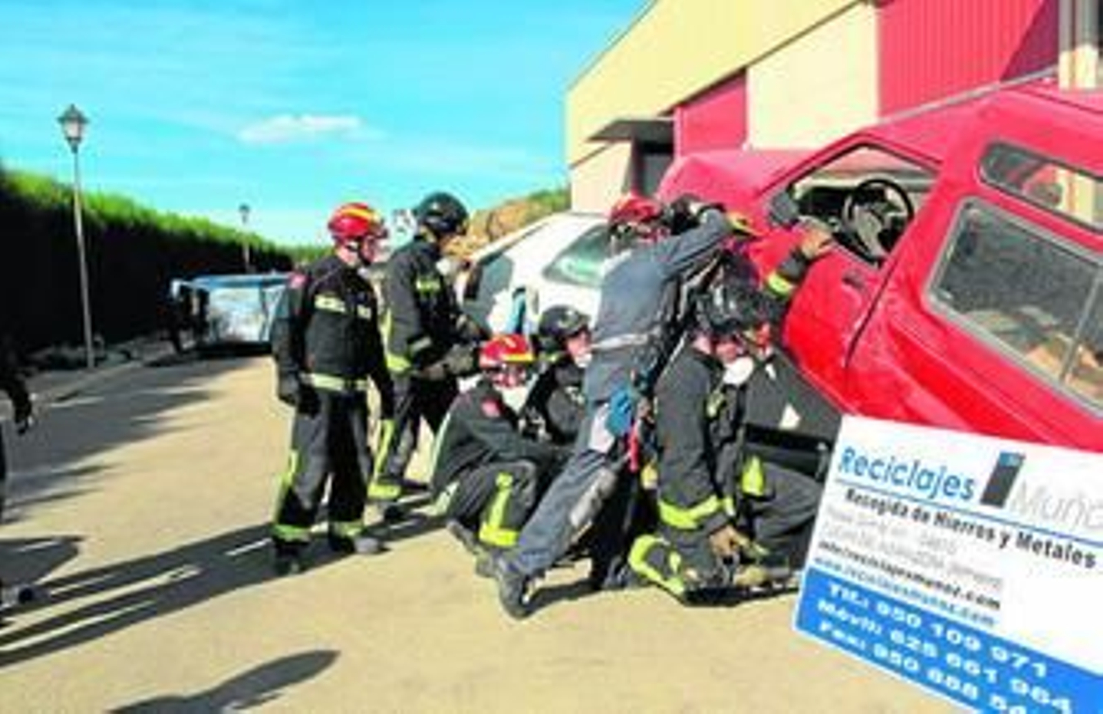 Los bomberos se hacen maestros a la hora de salvar a ocupantes de vehículos