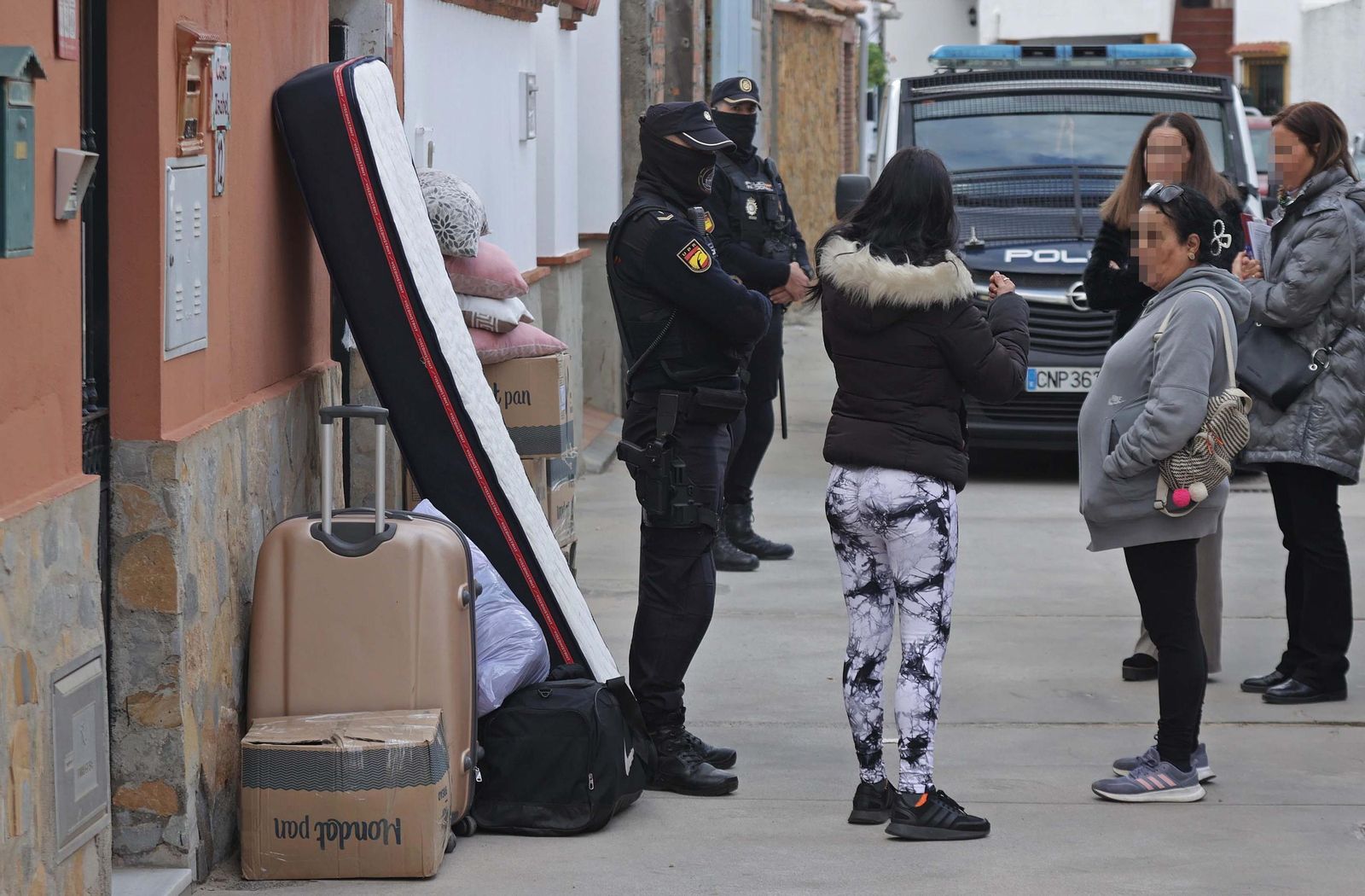 Fotos del desahucio ejecutado en la barriada de El Rinconcillo en Algeciras