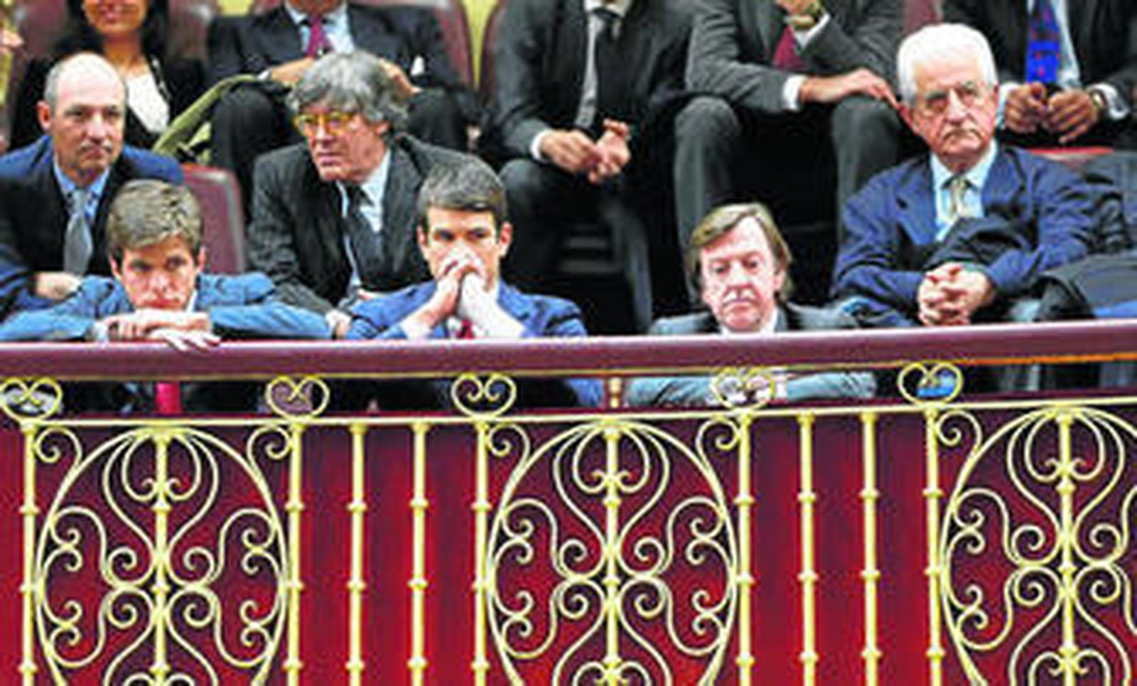 El Juli, Manzanares, Simón Casas, Juan Pedro Domecq y El Viti, entre otros taurinos, pendientes ayer del debate sobre la ILP taurina.