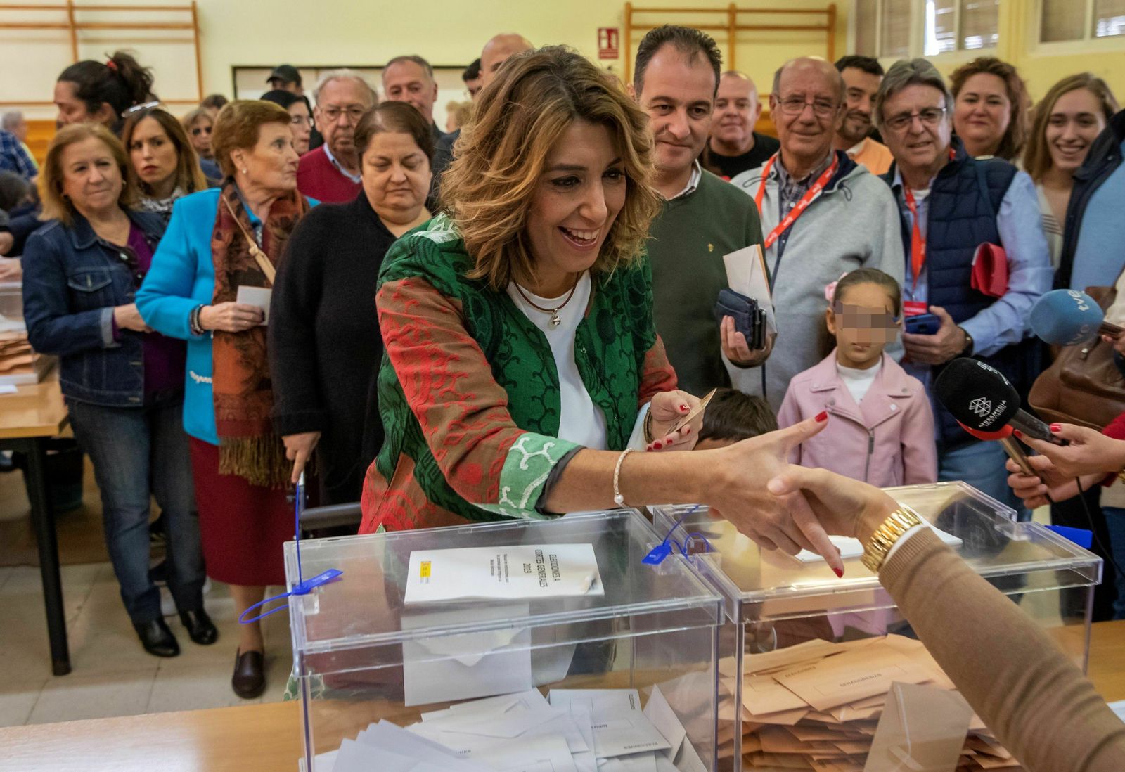 Susana Díaz ejerce el voto en las pasadas elecciones del 10 de noviembre.