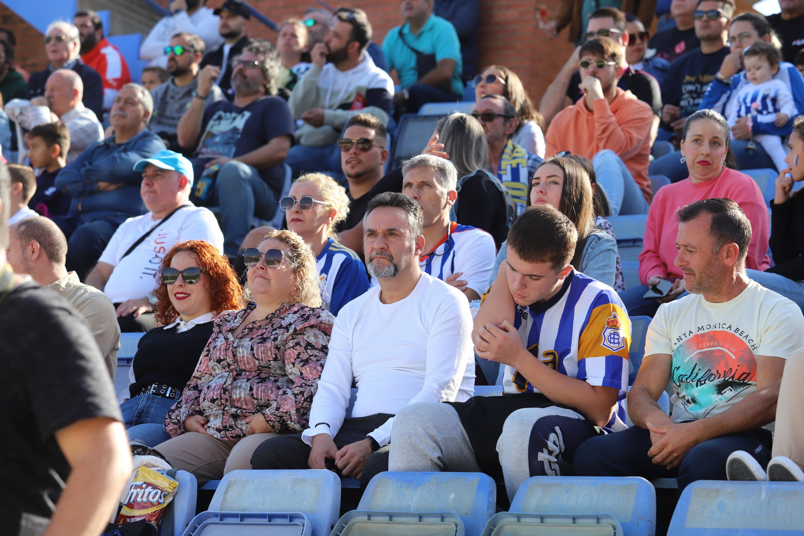 Imágenes del gran ambiente en el Nuevo Colombino para ver el  Recre-Burgos