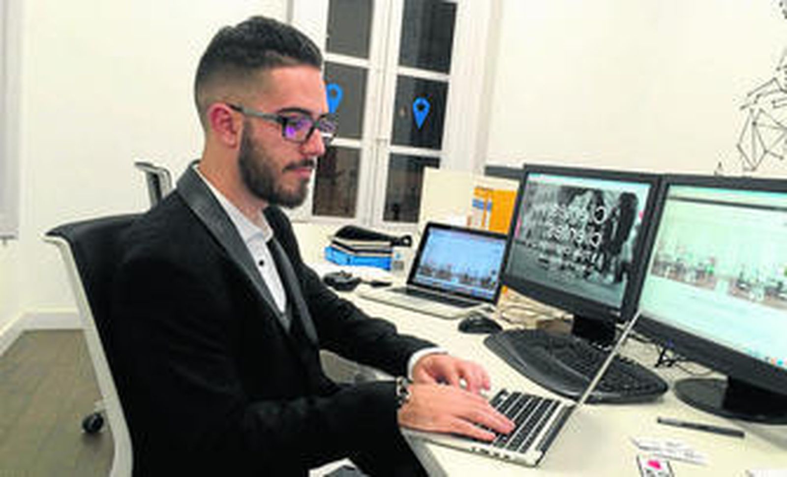 Jóvenes alumnos de 6º de Primaria en la Oficina de Turismo de Níjar.