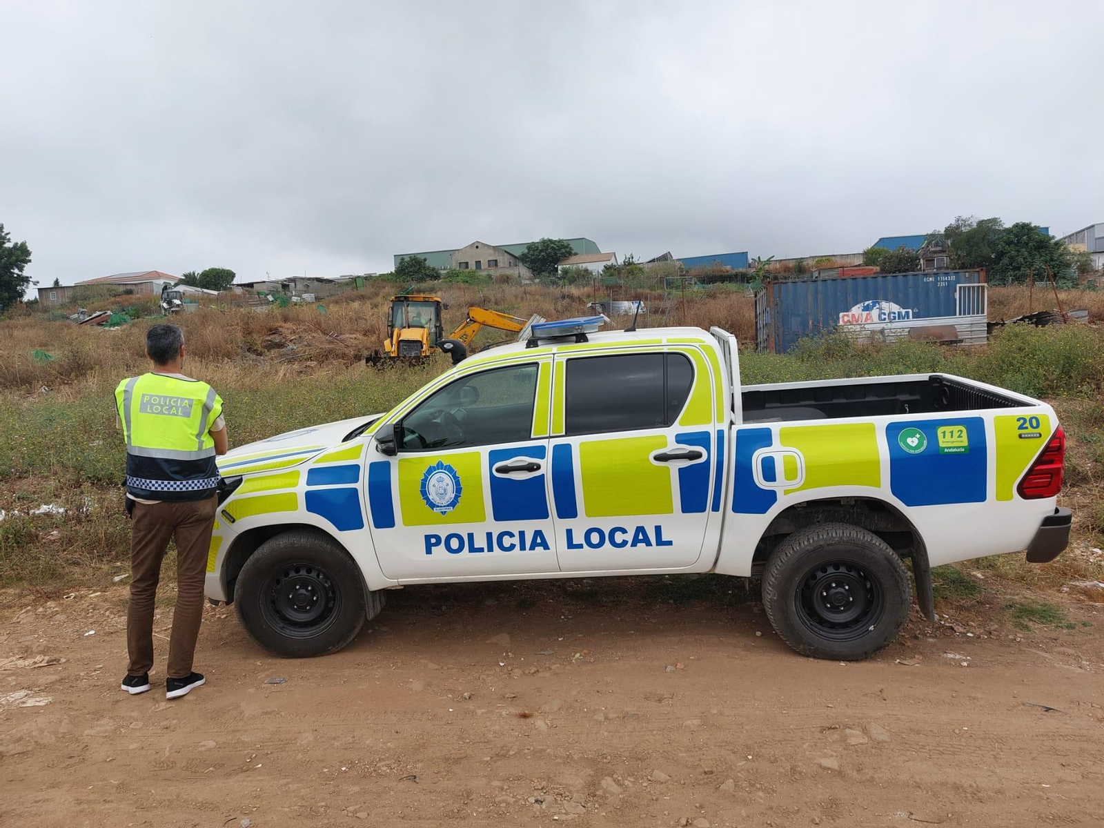 Agentes de la Policía Local de Algeciras en los terrenos ocupados ilegalmente