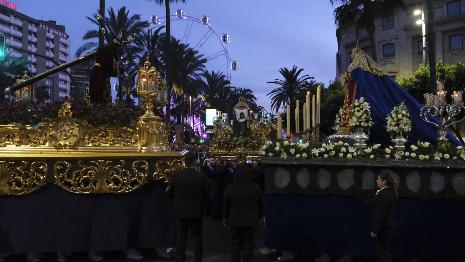 La procesión del Encuentro por las calles de Almería, en imágenes
