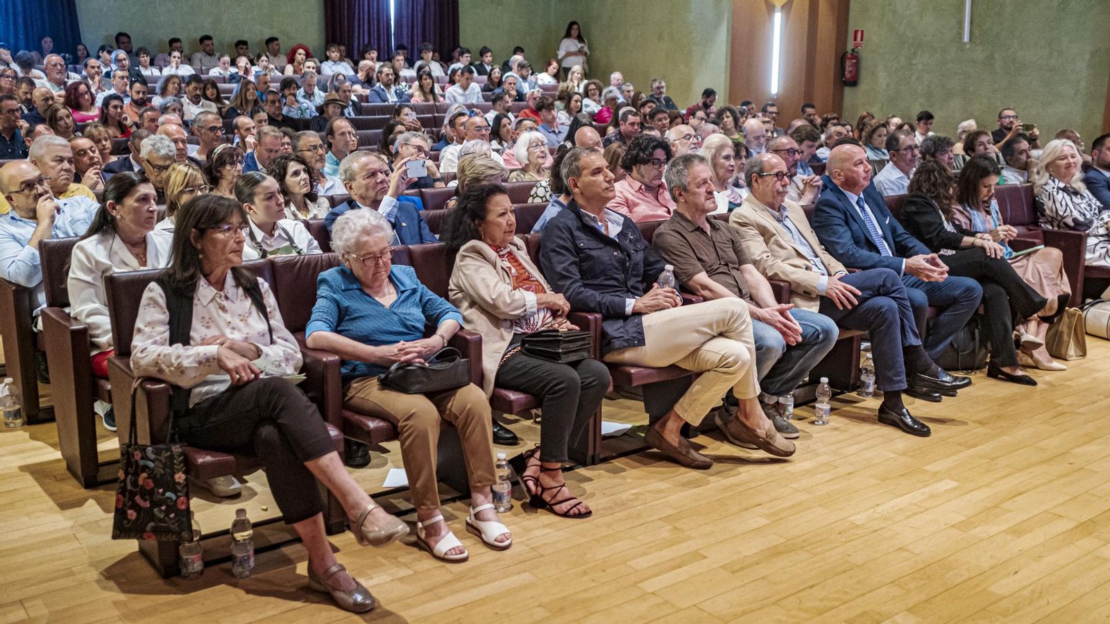 El público escucha atentamente en esta última jornada del 50 aniversario.