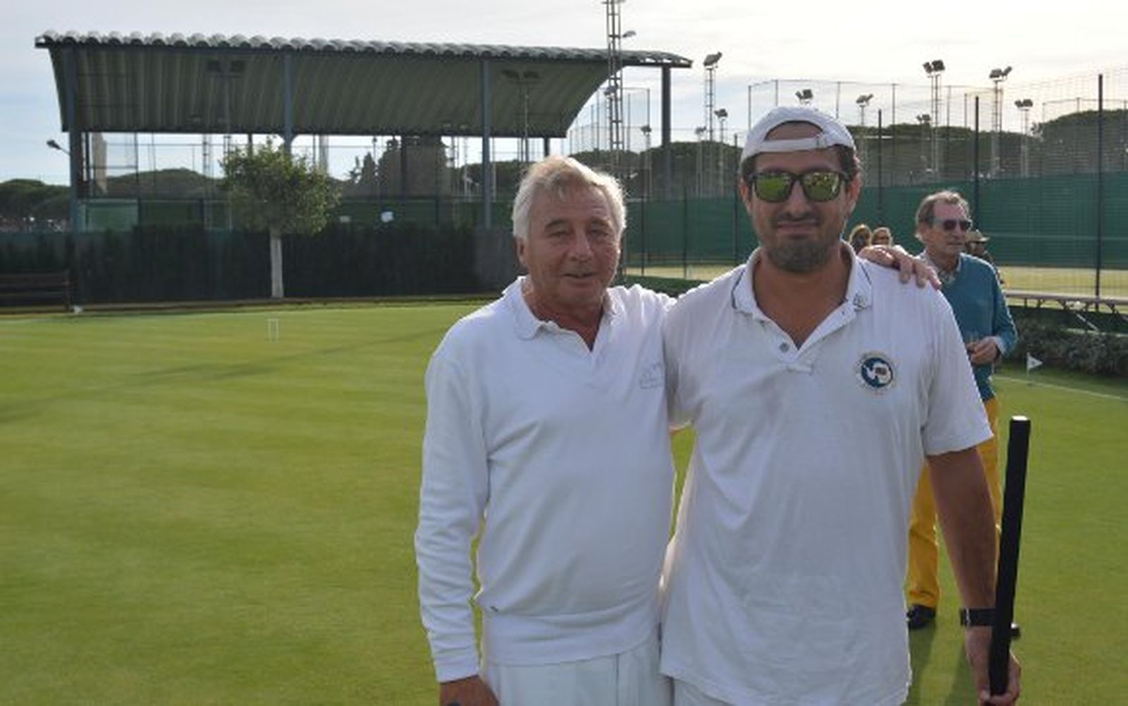 Enrique Otte con el ganador Basilio Iglesia.

Foto: Ignacio Casas de Ciria