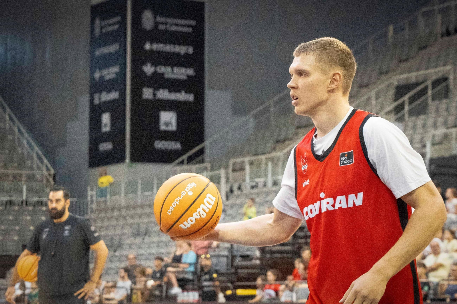Las imágenes del entreno a puerta abierta del Covirán Granada en el Palacio
