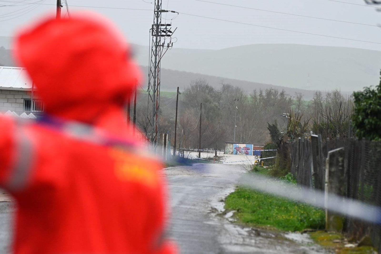 Tensión en los vecinos de Majaneque tras el desalojo por la crecida del Guadalquivir
