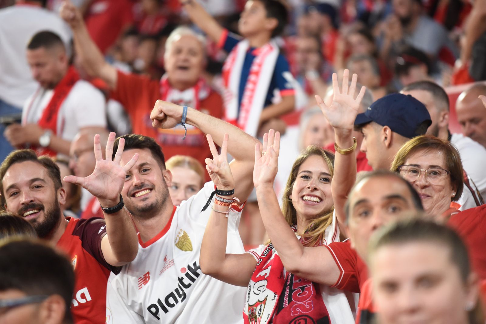 Búscate en la celebración del Sevilla, en el Sánchez-Pizjuán