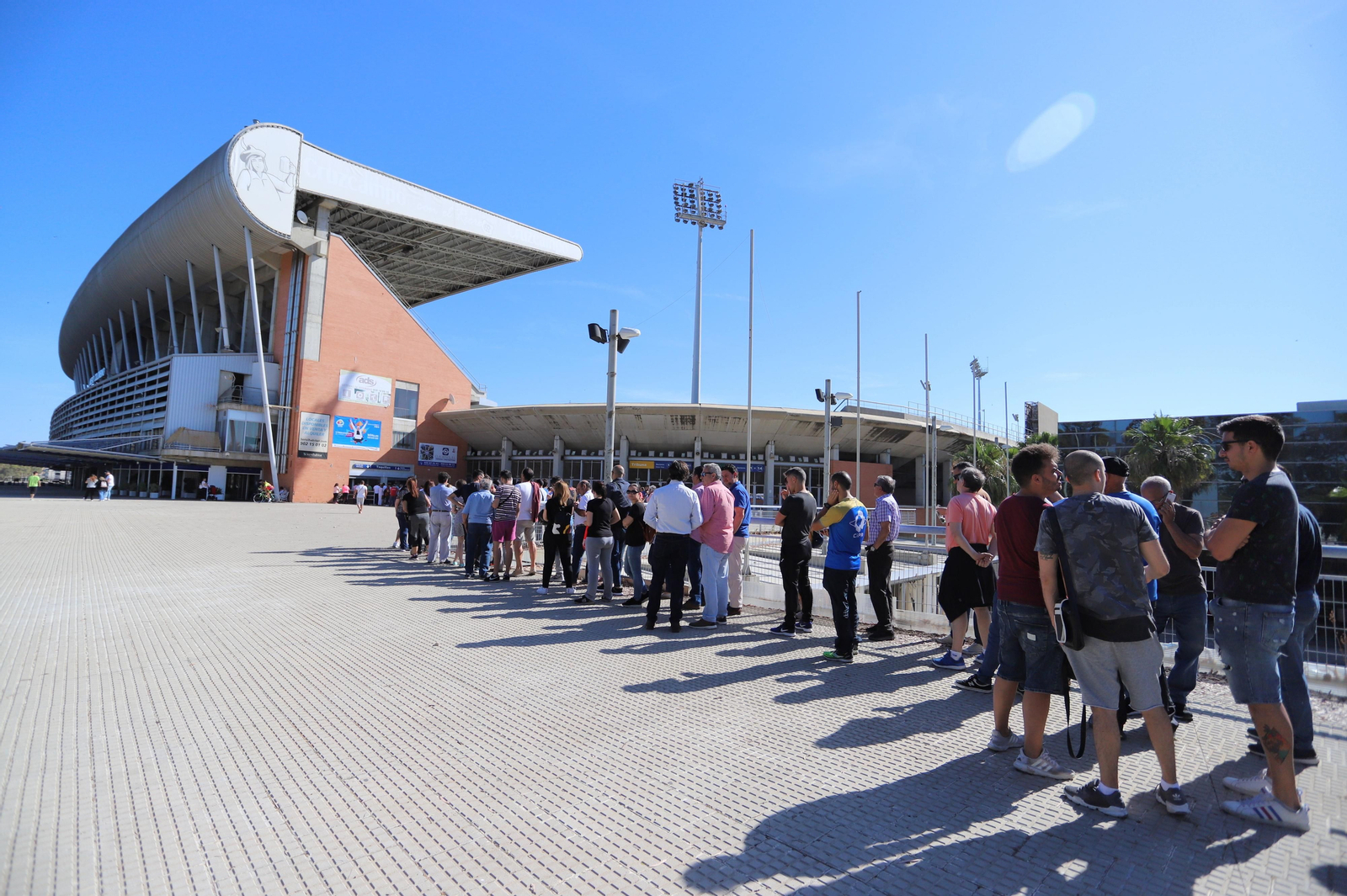 Imágenes de las taquillas del Nuevo Colombino para el Recreativo-Fuenlabrada