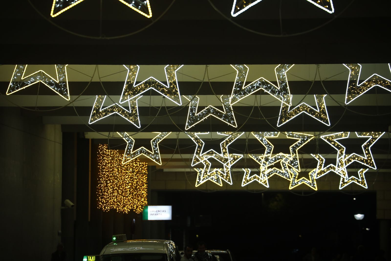 El Hospital Reina Sofía enciende la Navidad, en imágenes