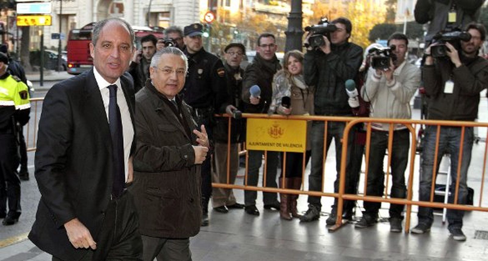 La empresa de los trajes confirma pedidos a nombre de Francisco Camps