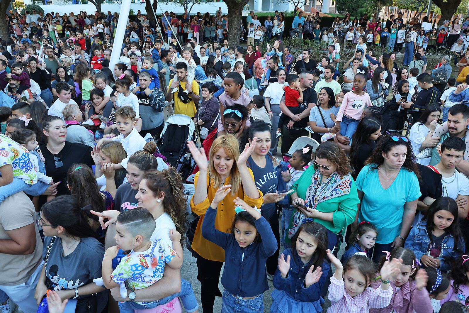 Imágenes del Festival Mundial de Foodtrucks y los cantajuegos DIsney en Huelva