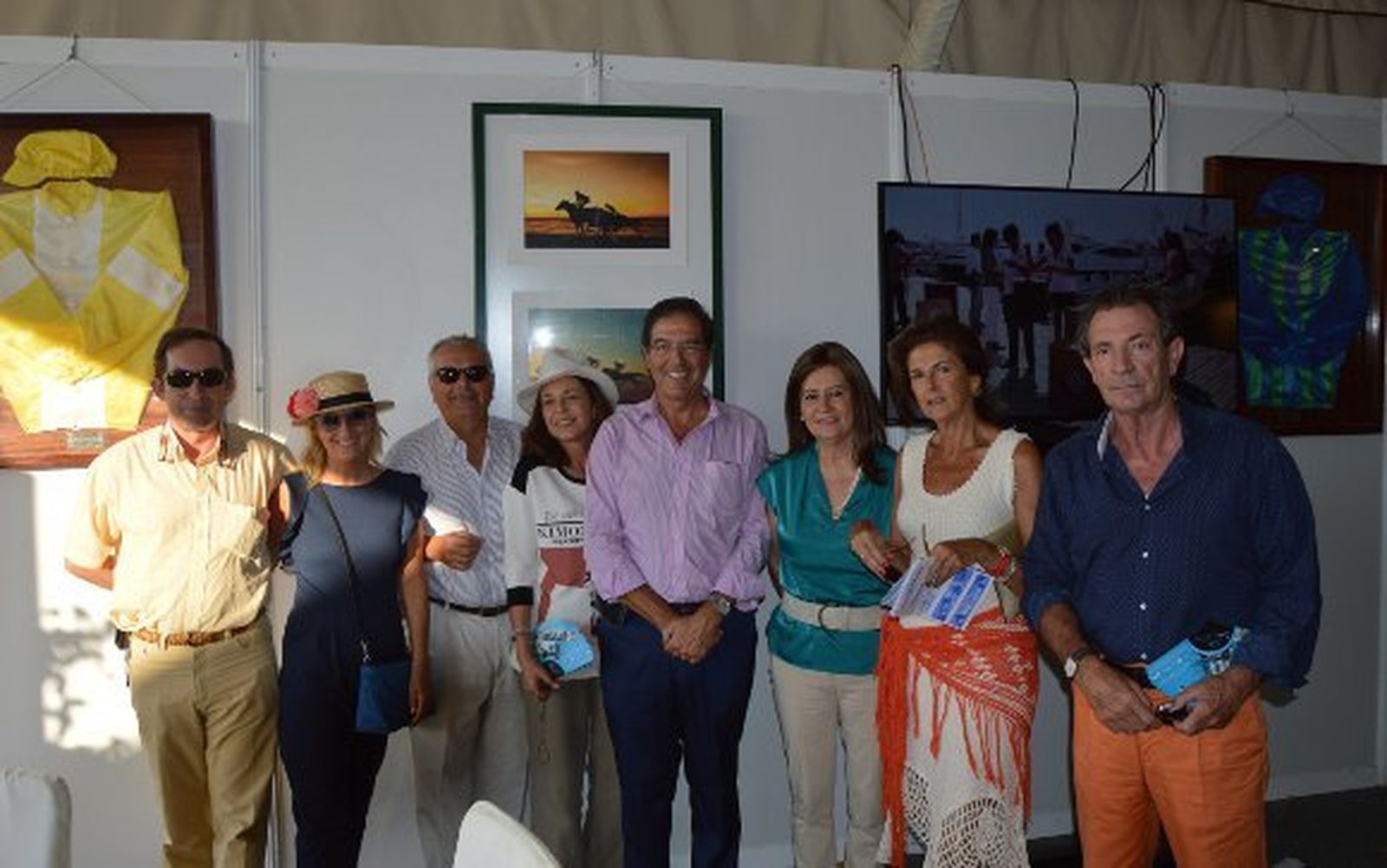 Antonio Martorell, María Luisa Bascoy, Paco Delgado, Mercedes Borrell, el almirante de la Flota, Javier Franco, Esther Abad, Carmen Barbadillo y Juan Reyna.  Foto: Ignacio Casas de Ciria