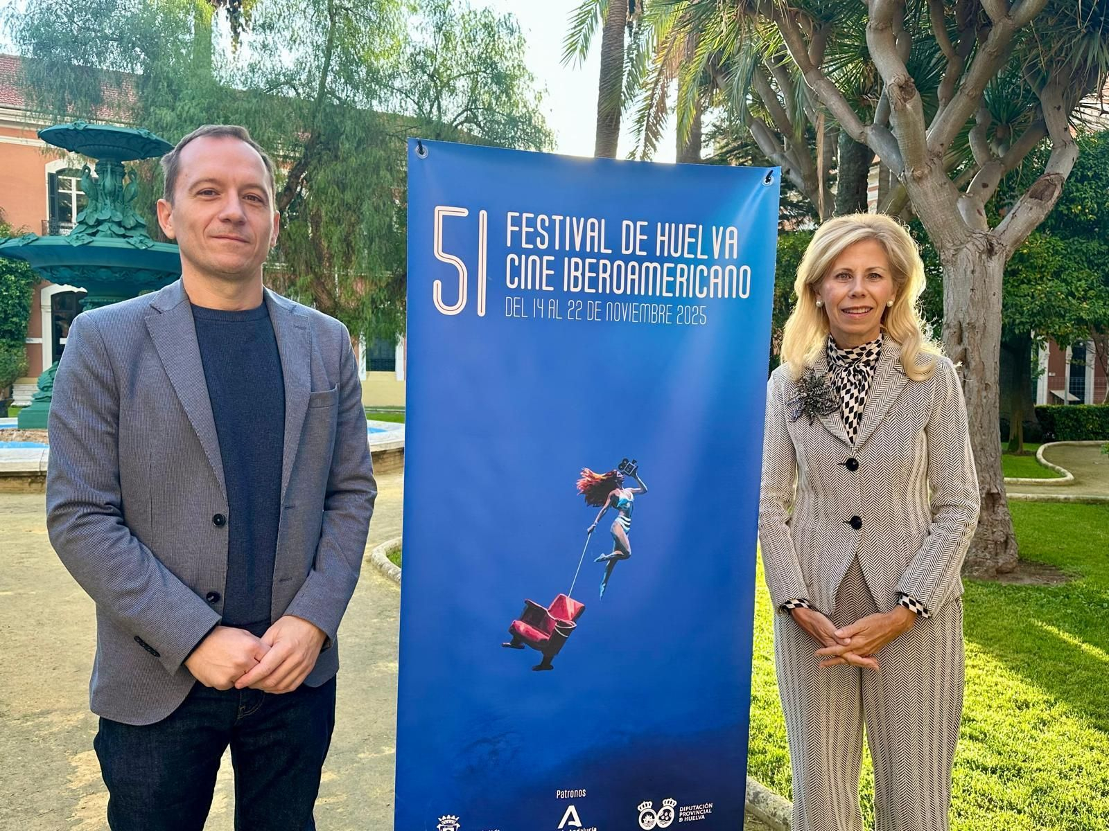 El director del Festival de Huelva de Cine Iberoamericano, Manuel H. Martín, y la subdelegada del Gobierno en Huelva, María José Rico.