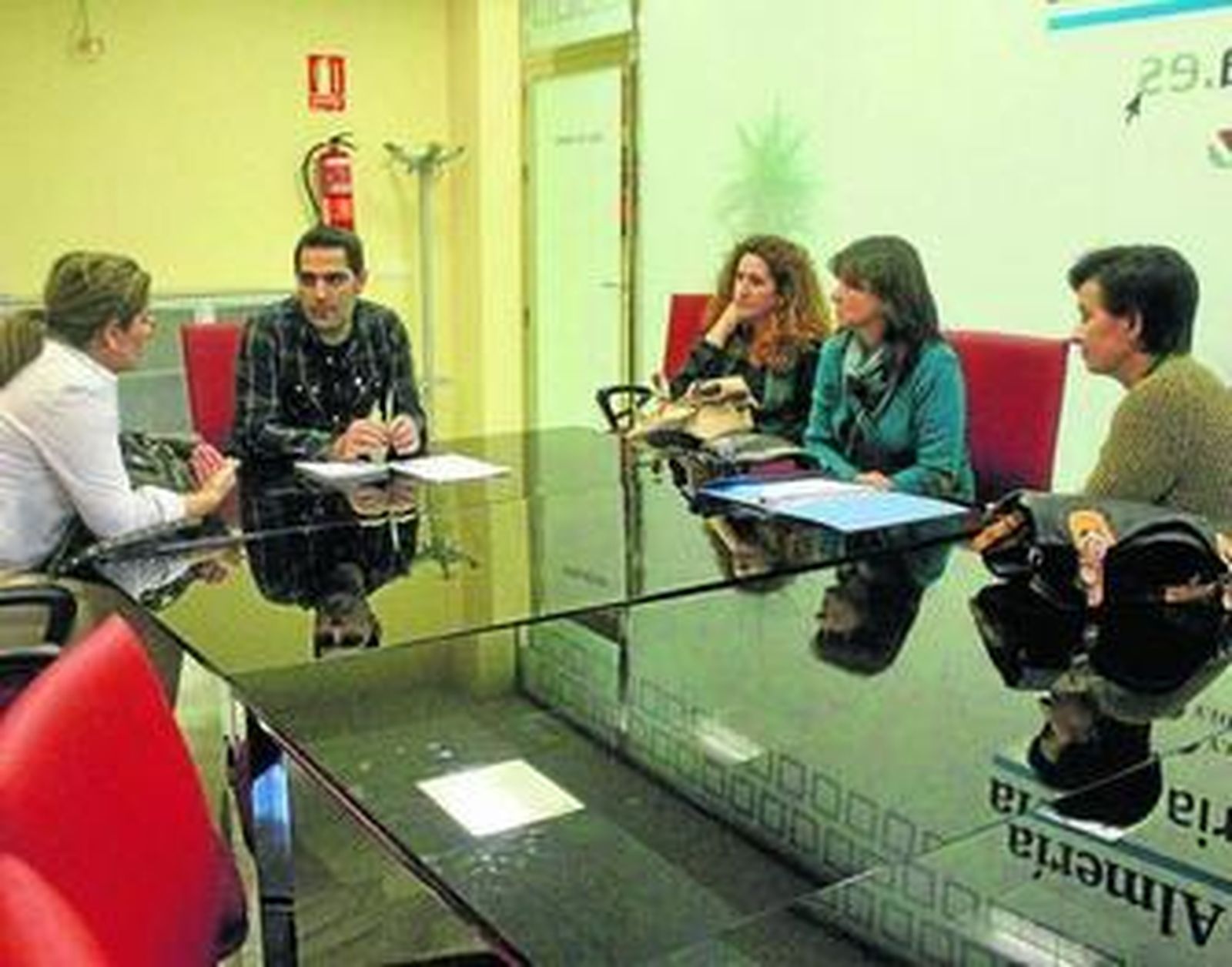 Varias de las afectadas por la decisión de la consejería de Educación de no subrogar su contrato.