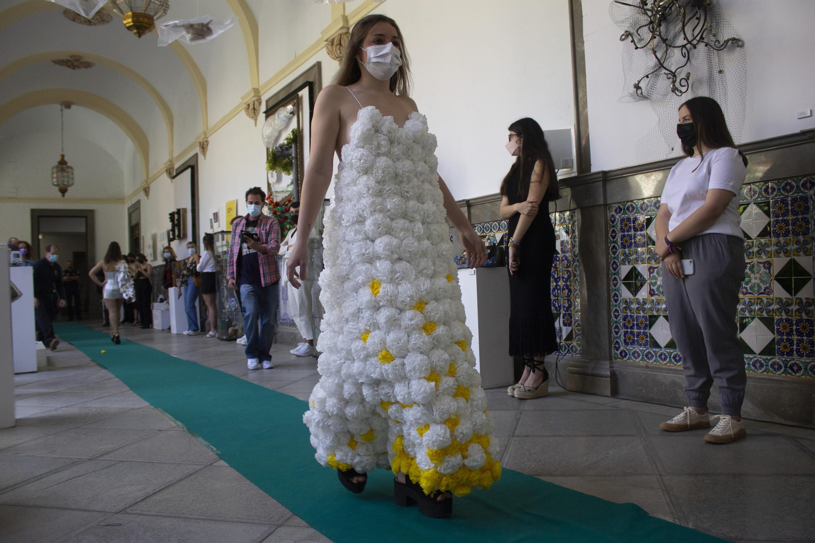 Fotos del desfile de ropa reciclada en Granada