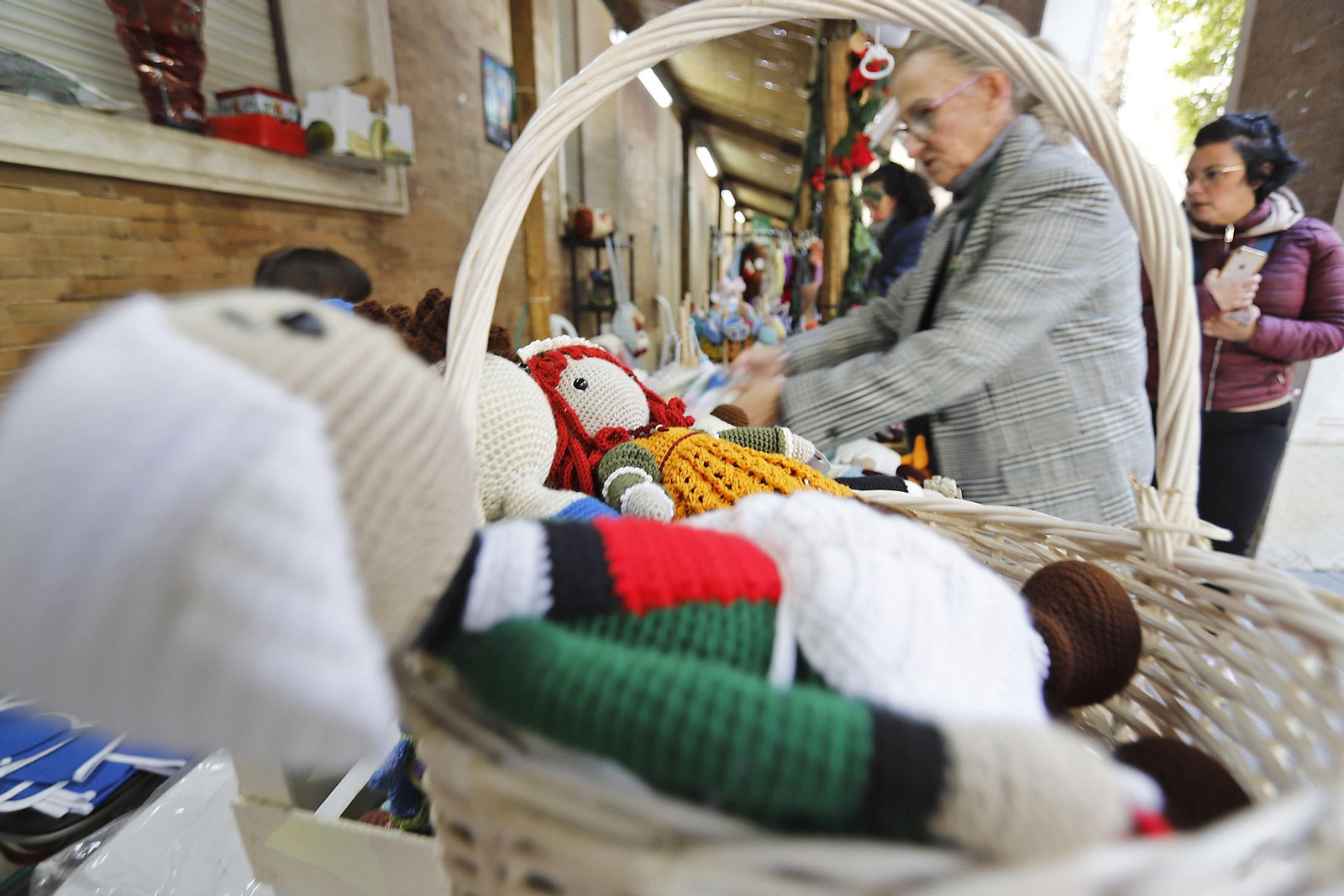 Imágenes del Mercadillo Solidario Navideño en la Diputación de Huelva
