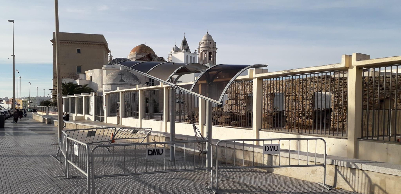 La marquesina de la parada de autobús de la Guardería Municipal, en el Campo del Sur.