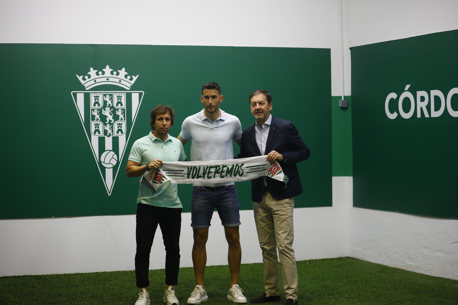 Las mejores fotos de la presentación de Carlos Albarrán con el Córdoba CF