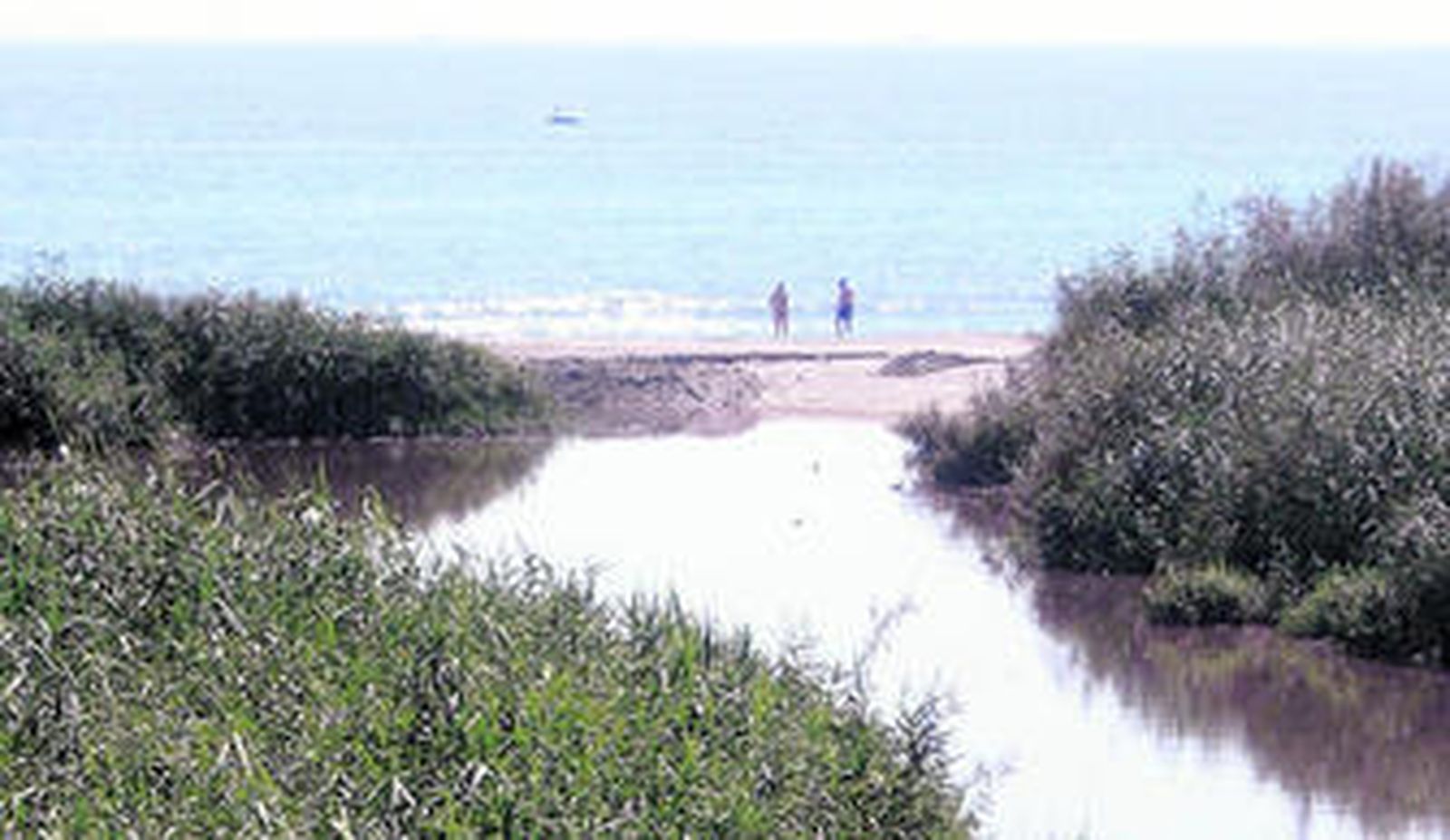 El estado de la laguna durante el día cambia mucho a cuando la abren durante la noche.