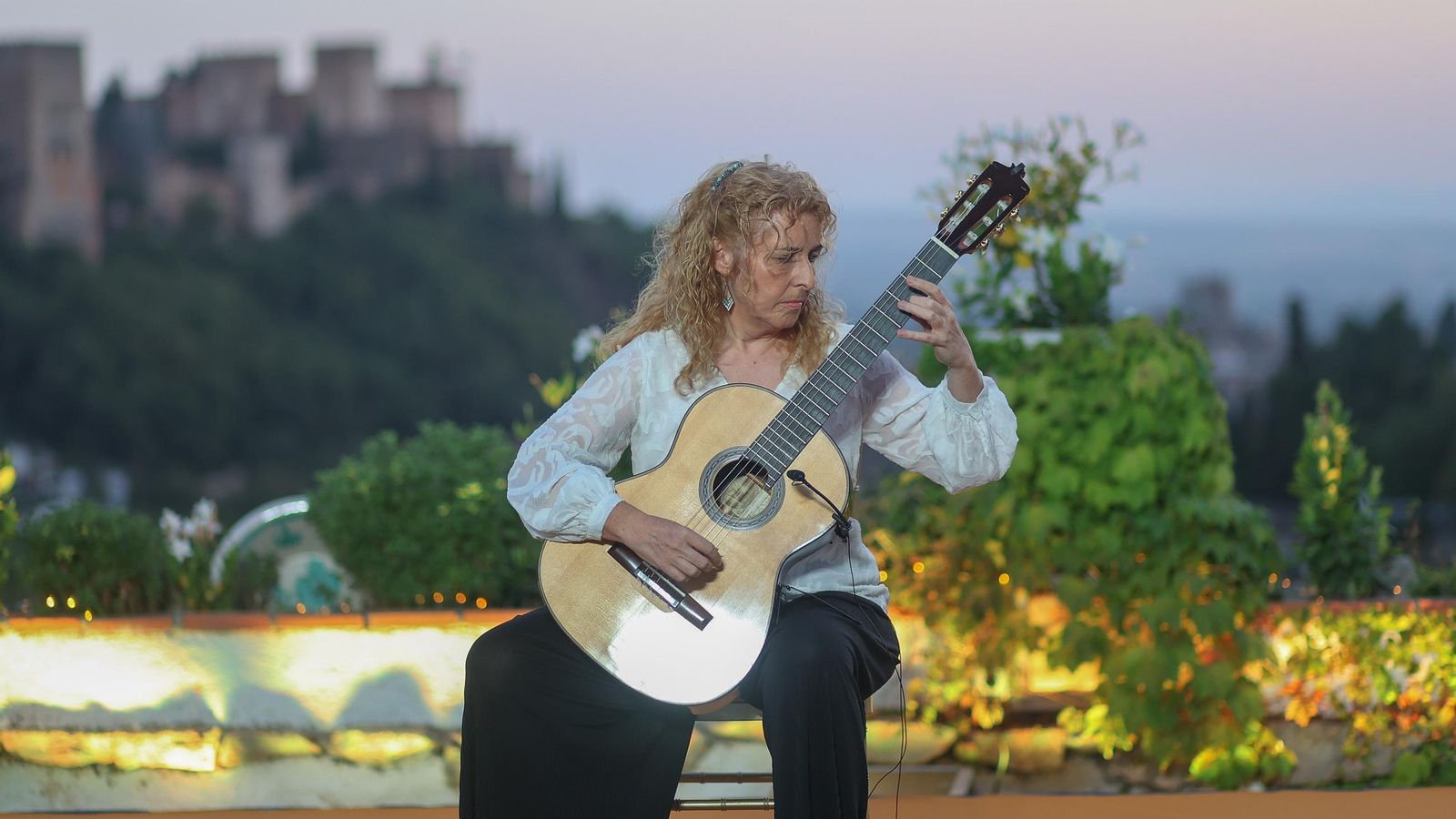 La actuación inaugural de María Esther Guzmán