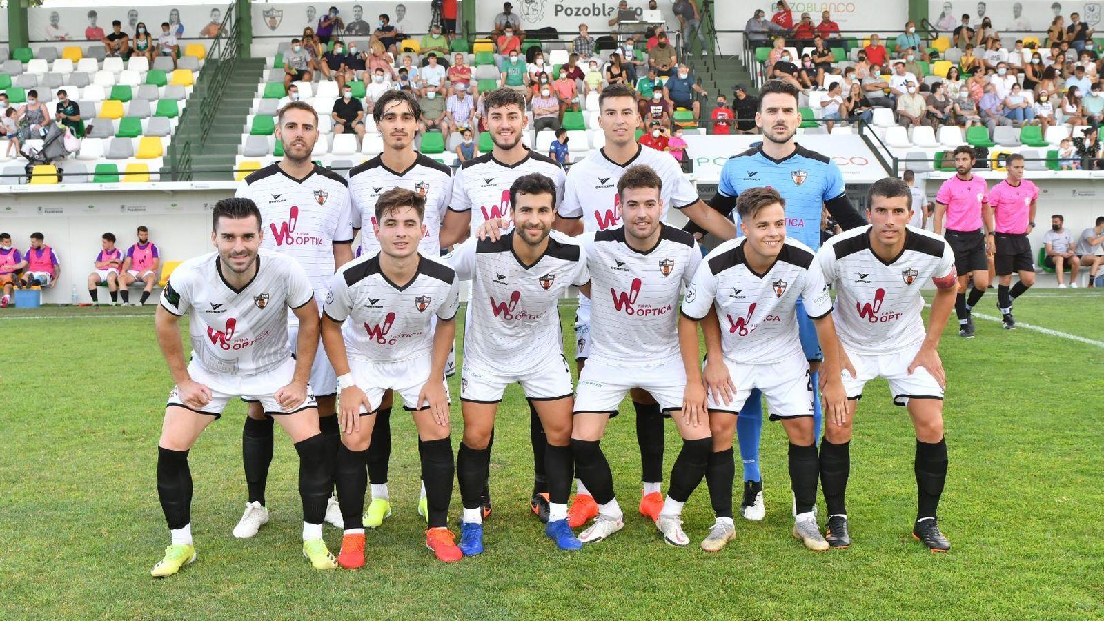 Formación inicial del Pozoblanco durante un partido de pretemporada.