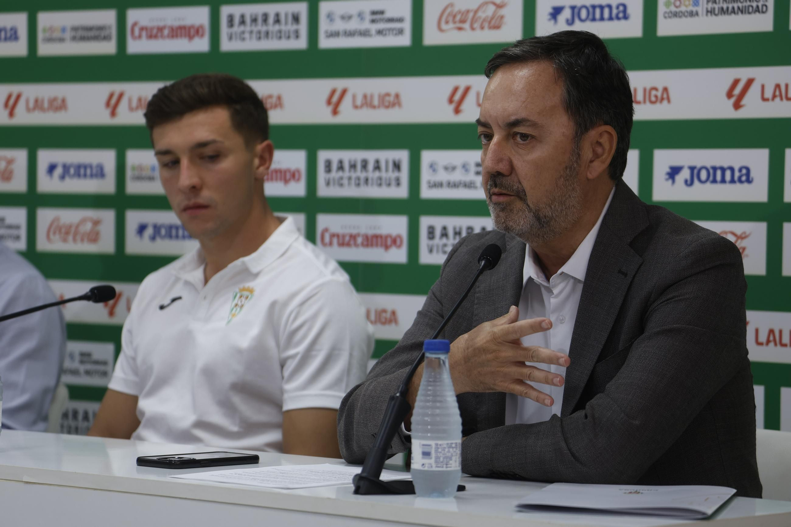 Las mejores fotos de la presentación de Alberto del Moral como nuevo jugador del Córdoba CF