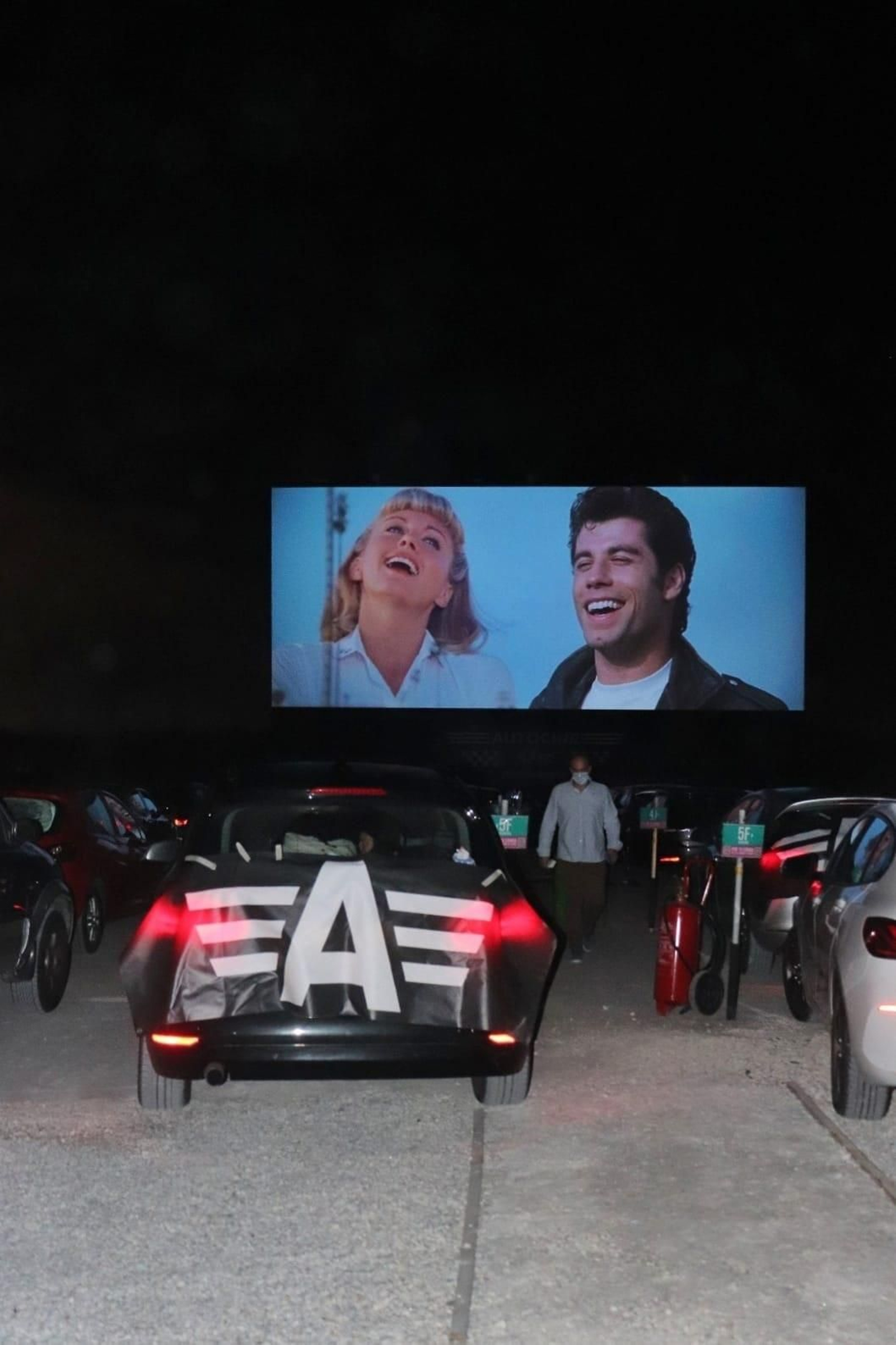 Proyección de 'Grease' en autocine de Málaga.