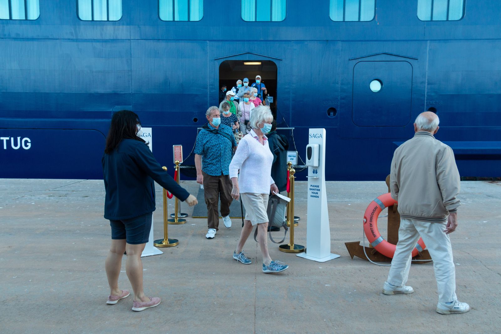 El Spirit Of Discovery inaugura la temporada de cruceros en el Puerto de Motril, en imágenes