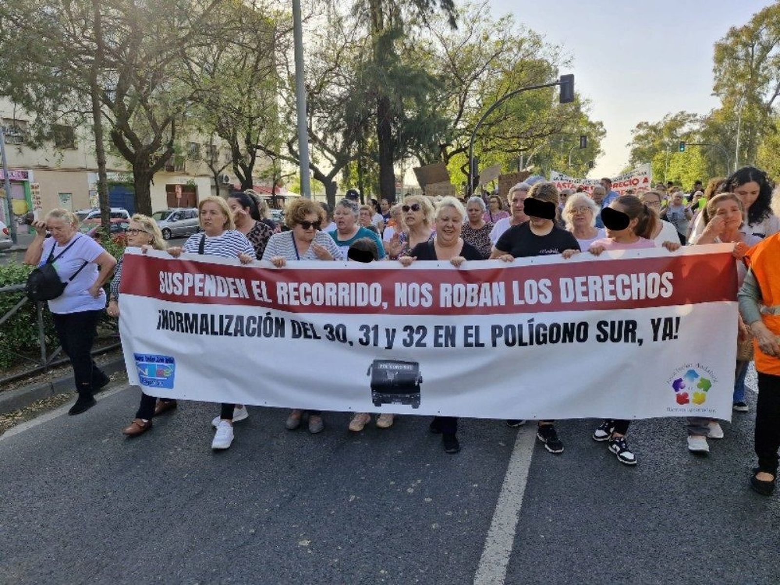 La protesta de los vecinos del Polígono Sur por la falta de servicio de Tussam a finales de abril