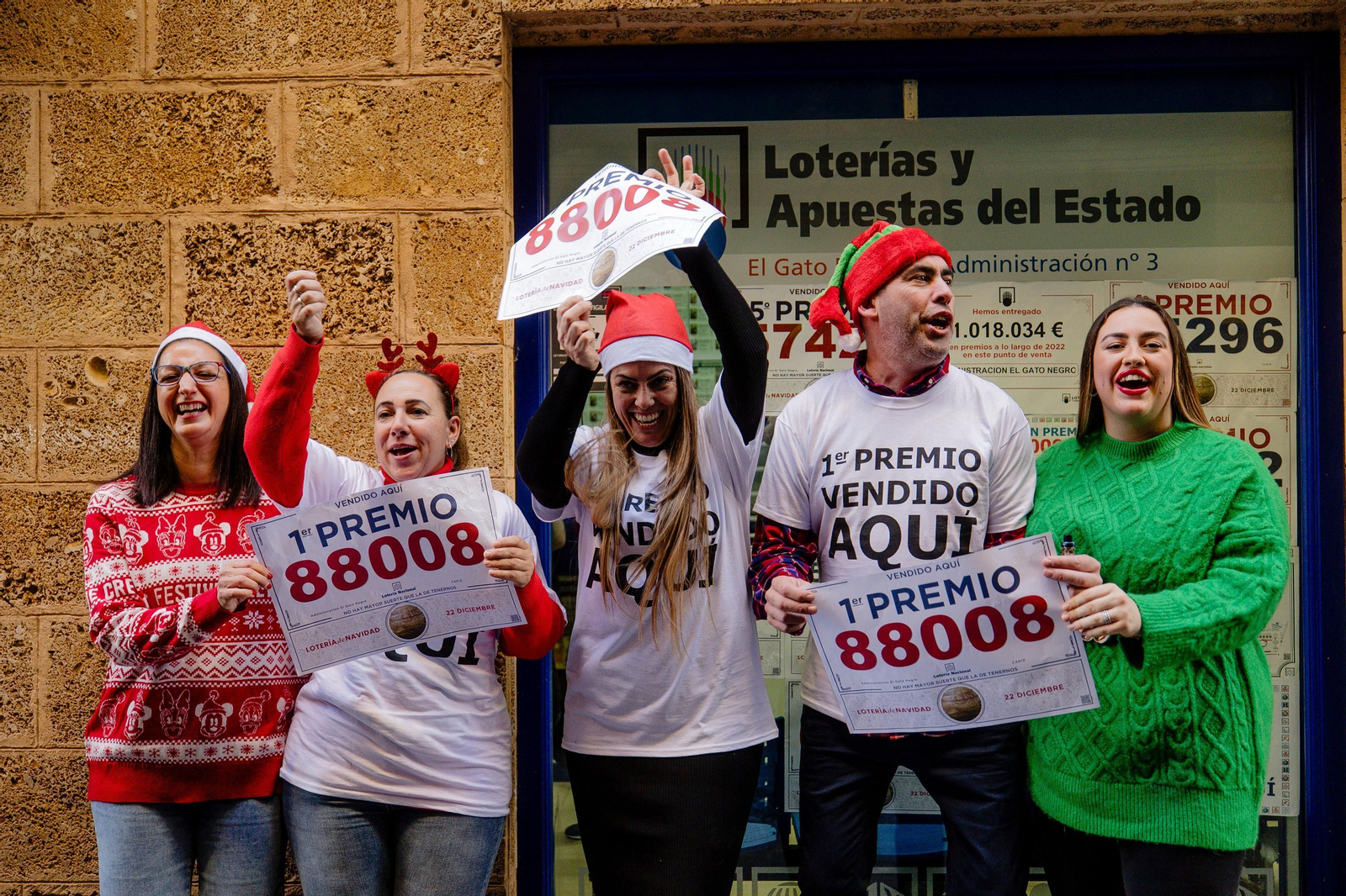 Lotería de Navidad 2023: Las imágenes de la celebración del Gordo en Cádiz