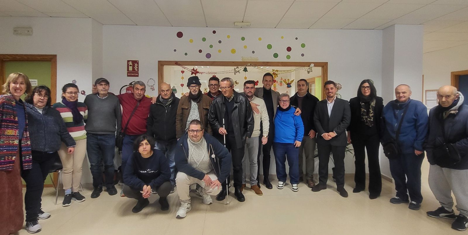 Faisem y UNEI sirven un menú especial de Navidad en el centro de día de Cabra