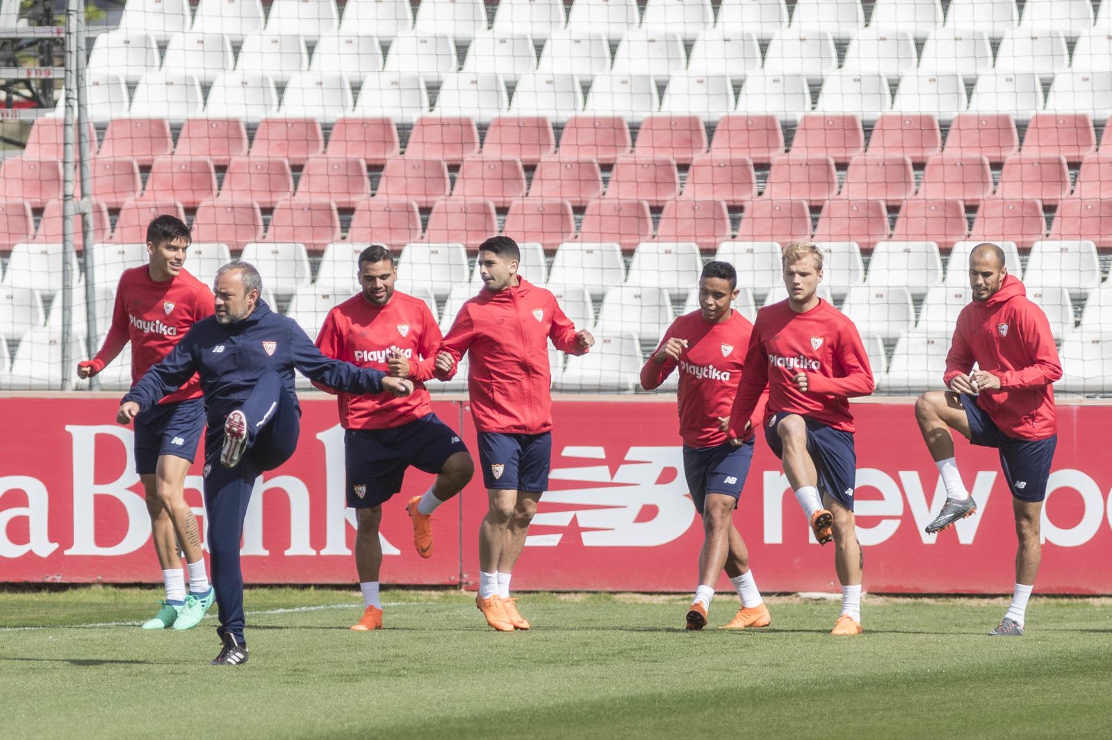 Correa y Mercado, las novedades, junto a Mario Innaurato, Banega, Muriel, Geis y Pizarro.