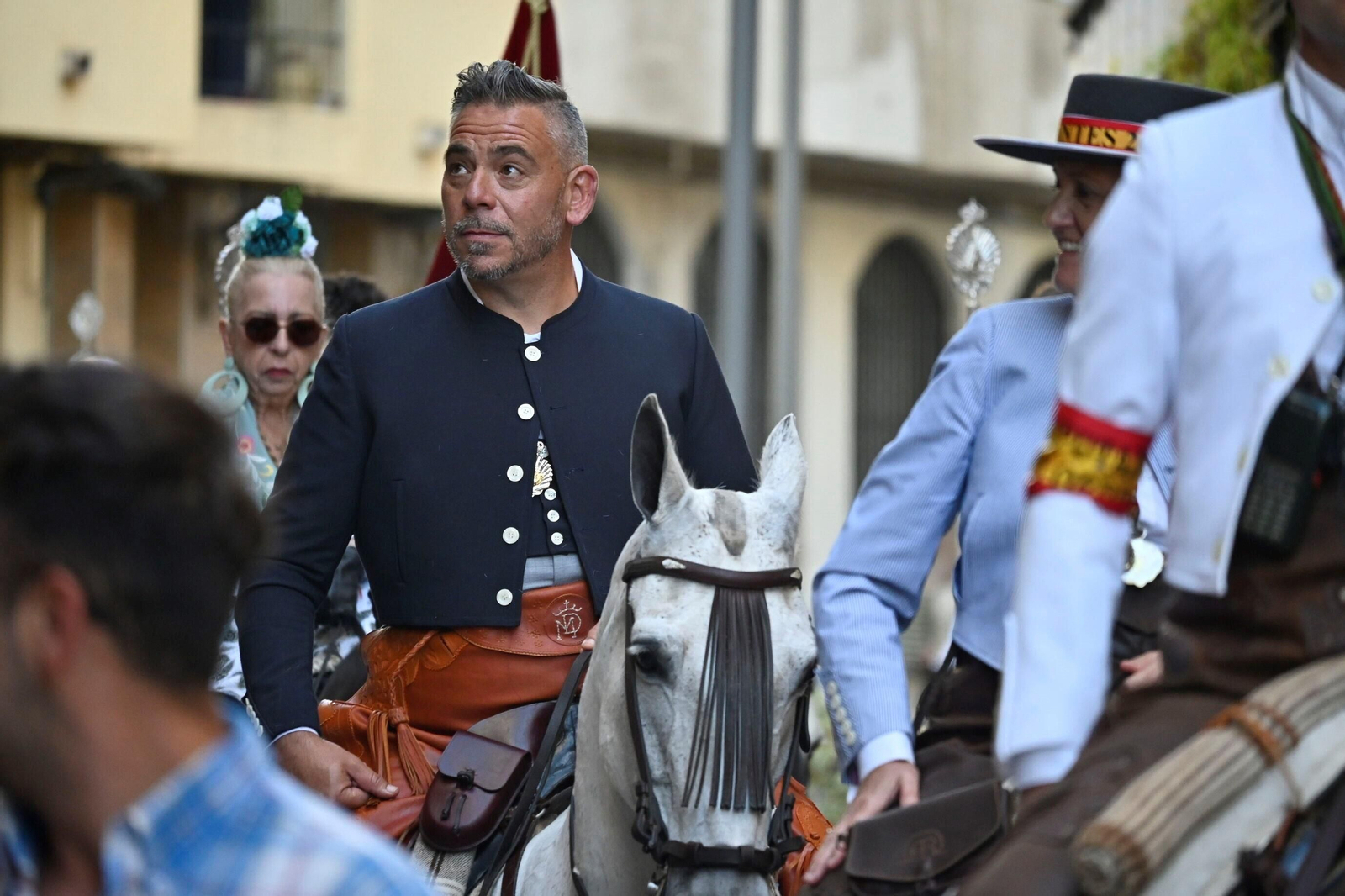 Imágenes de los peregrinos de la Hermandad de Emigrantes en su salida por las calles de Huelva