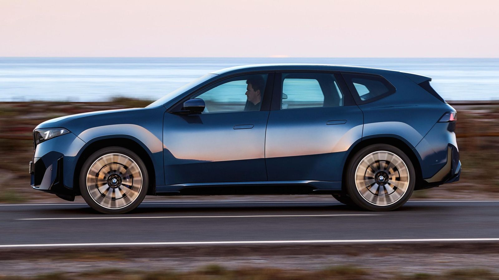 La autonomía va a convertirse en uno de los baluartes comerciales de este BMW iX3. En su primera versión alcanza los 805 km en su homologación WLTP.