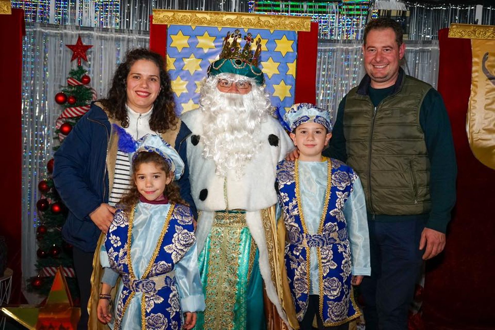 La lluvia no pudo con una ilusión desbordante en Vícar: la cabalgata estática, en imágenes