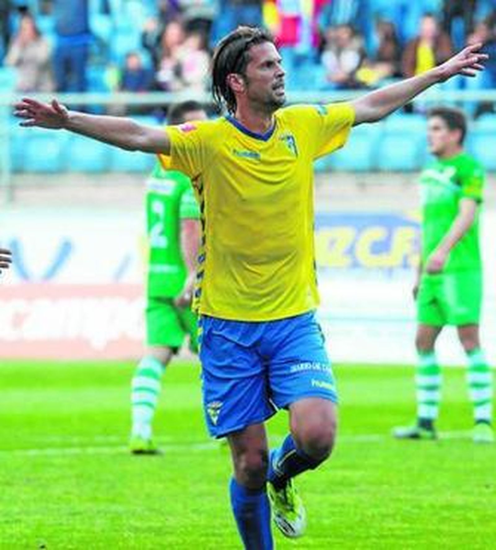 David Sánchez celebra uno de los tantos que marcó con el Cádiz.