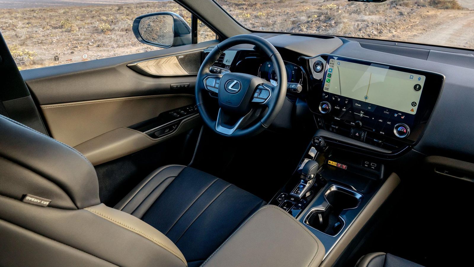 La tapicería y las inserciones en madera también son específicas en esta versión del NX. La tapicería y las inserciones en madera también son específicas en esta versión del NX.