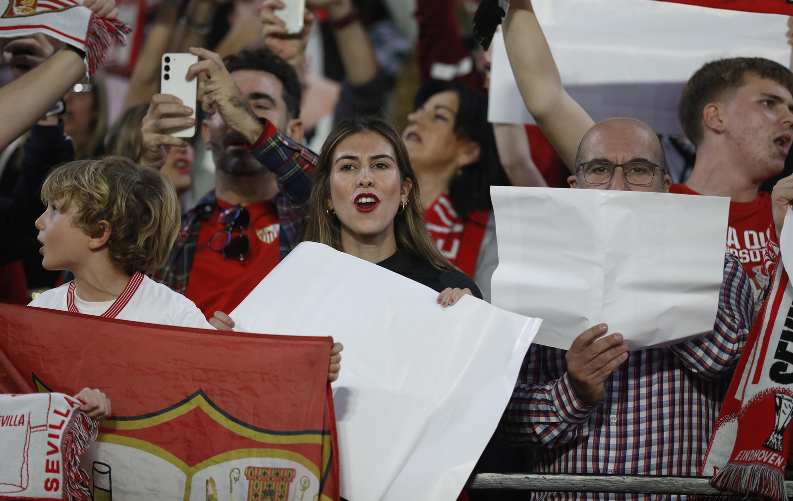 Búscate en las fotos del Sevilla-Betis