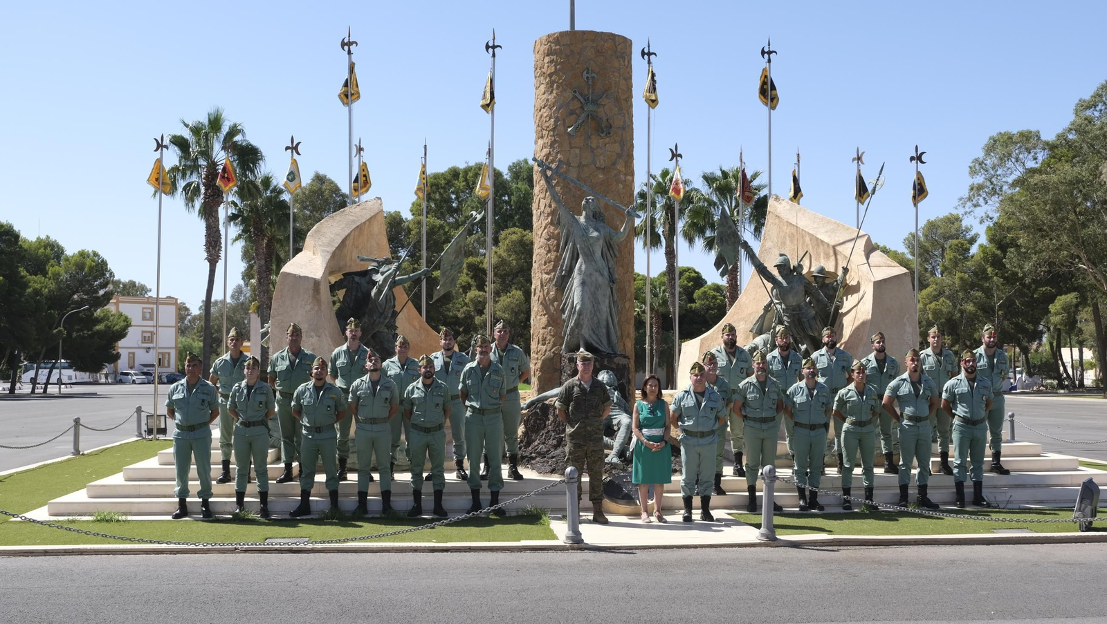 La Ministra de Defensa, Margarita Robles, visita la Base de La Legión en Viator, en imágenes