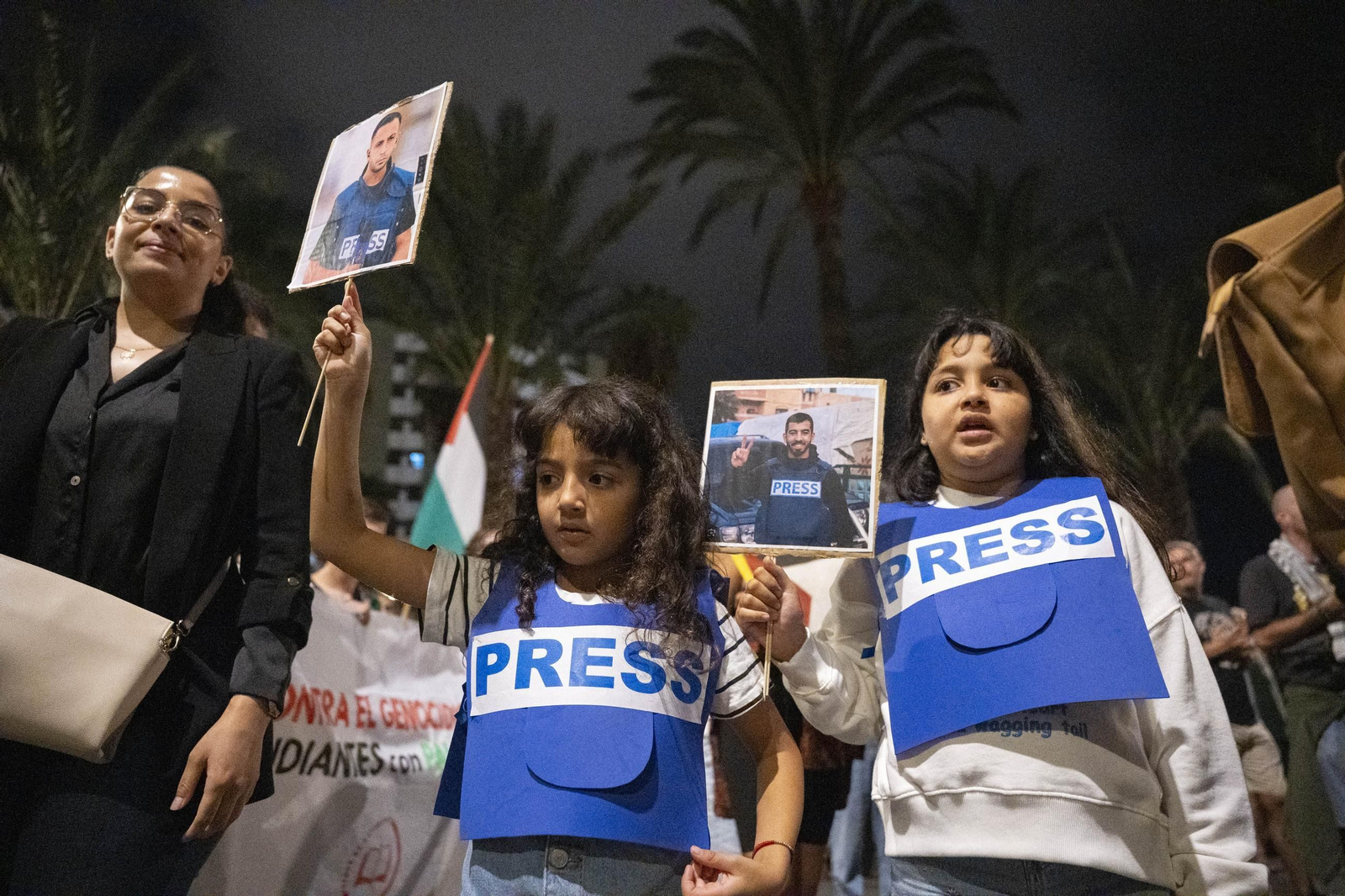 La Plataforma Almería por Palestina se manifiesta por la situación en Gaza, en imágenes