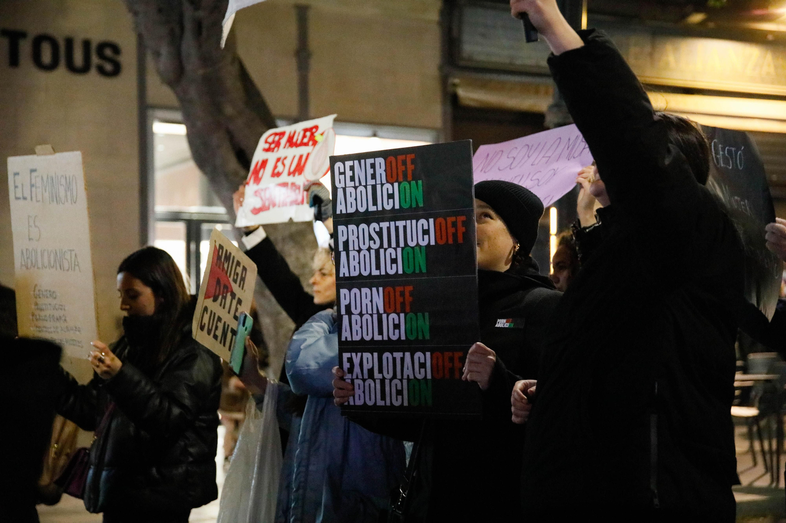 Galería de imágenes por el día de la mujer en Almería