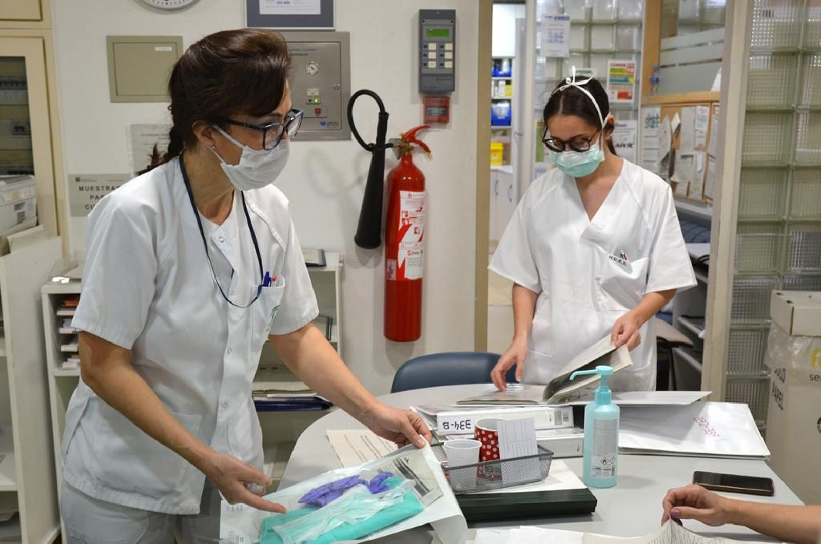 El día a día de las Unidades Covid de hospitalización del Reina Sofía, captado por sus profesionales