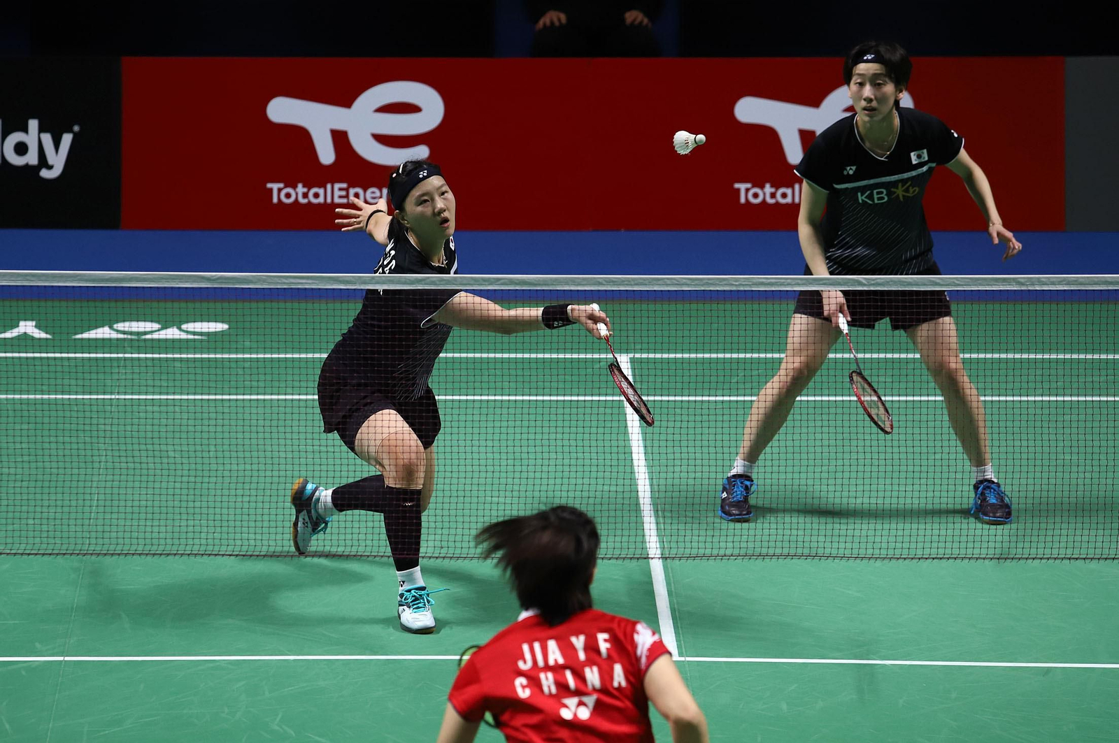 Huelva 2021: final doble femenina CHEN Qing Chen, JIA Yi Fan-LEE Sohee,SHIN Seungchan. Mundial de Bádminton Huelva´21