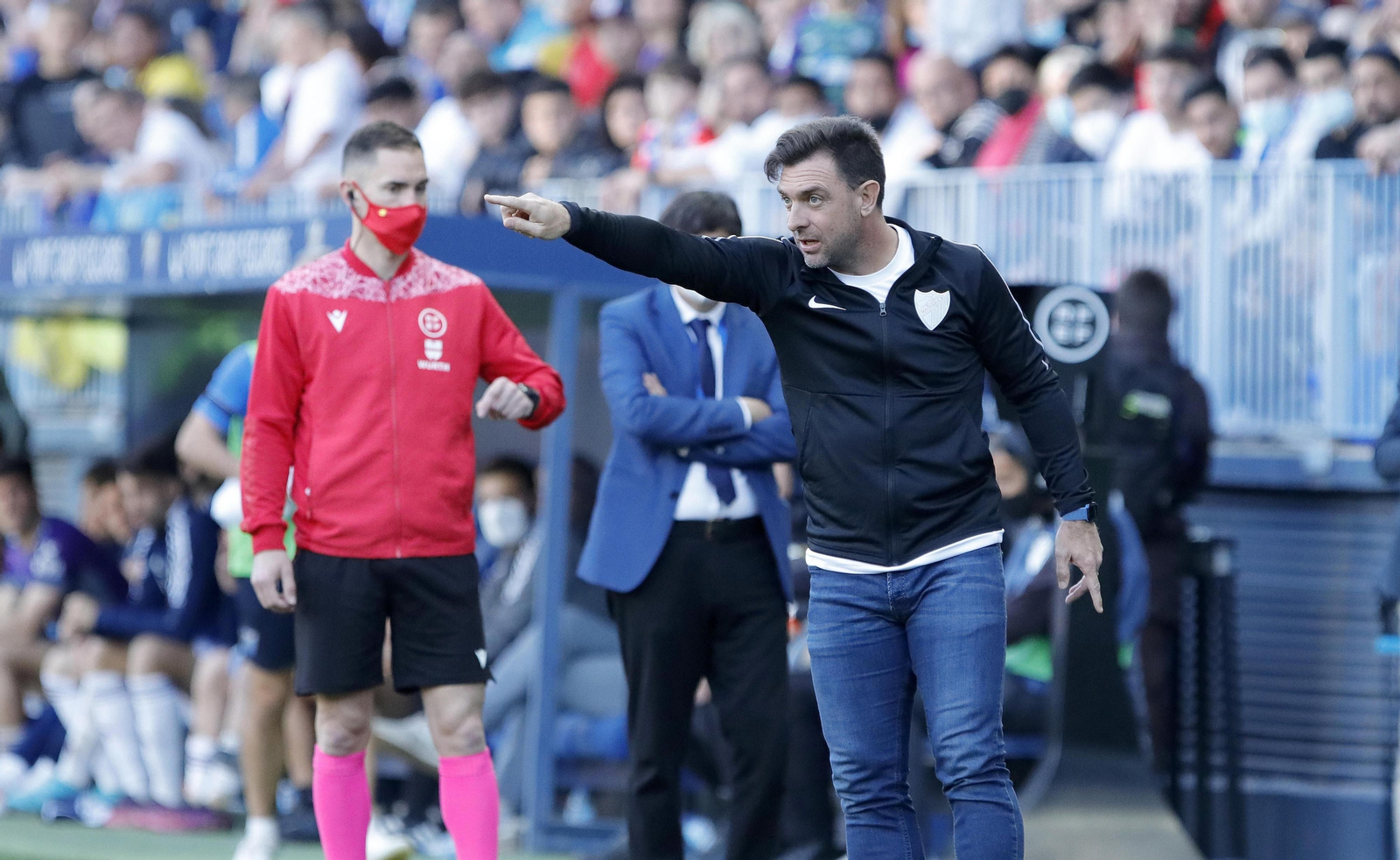 Pablo Guede da instrucciones en su debut.