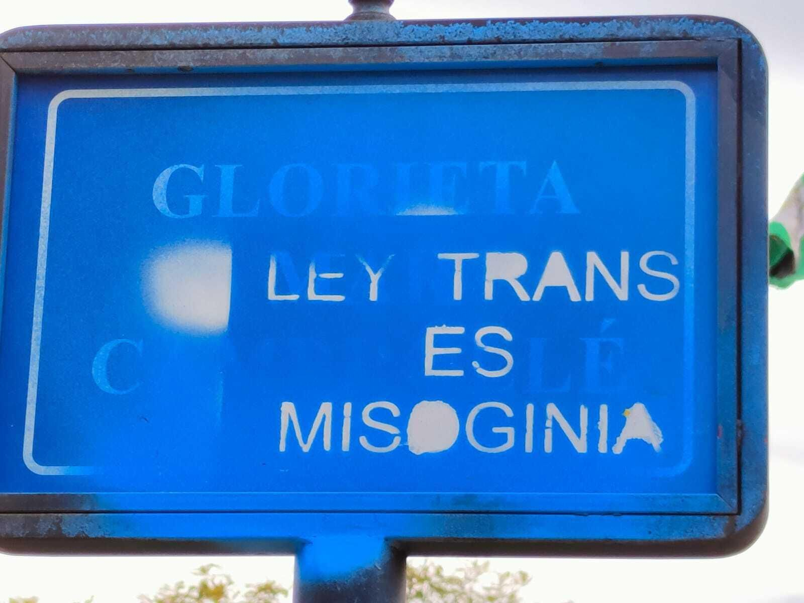 Placa dedicada a Mar Cambrollé en Sevilla.