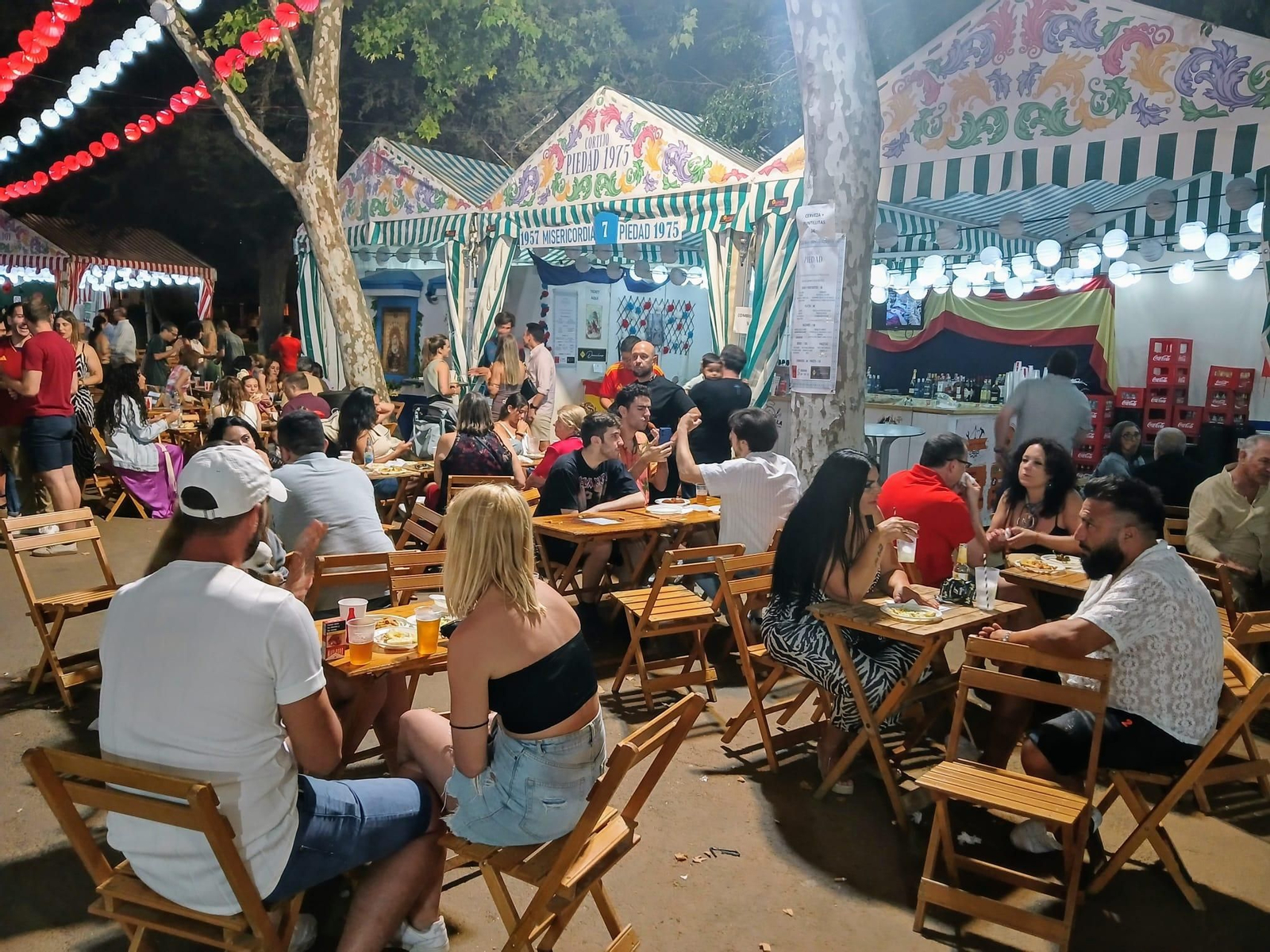 Así se ha vivido el triunfo de España desde la Feria de San Fernando: búscate en las imágenes