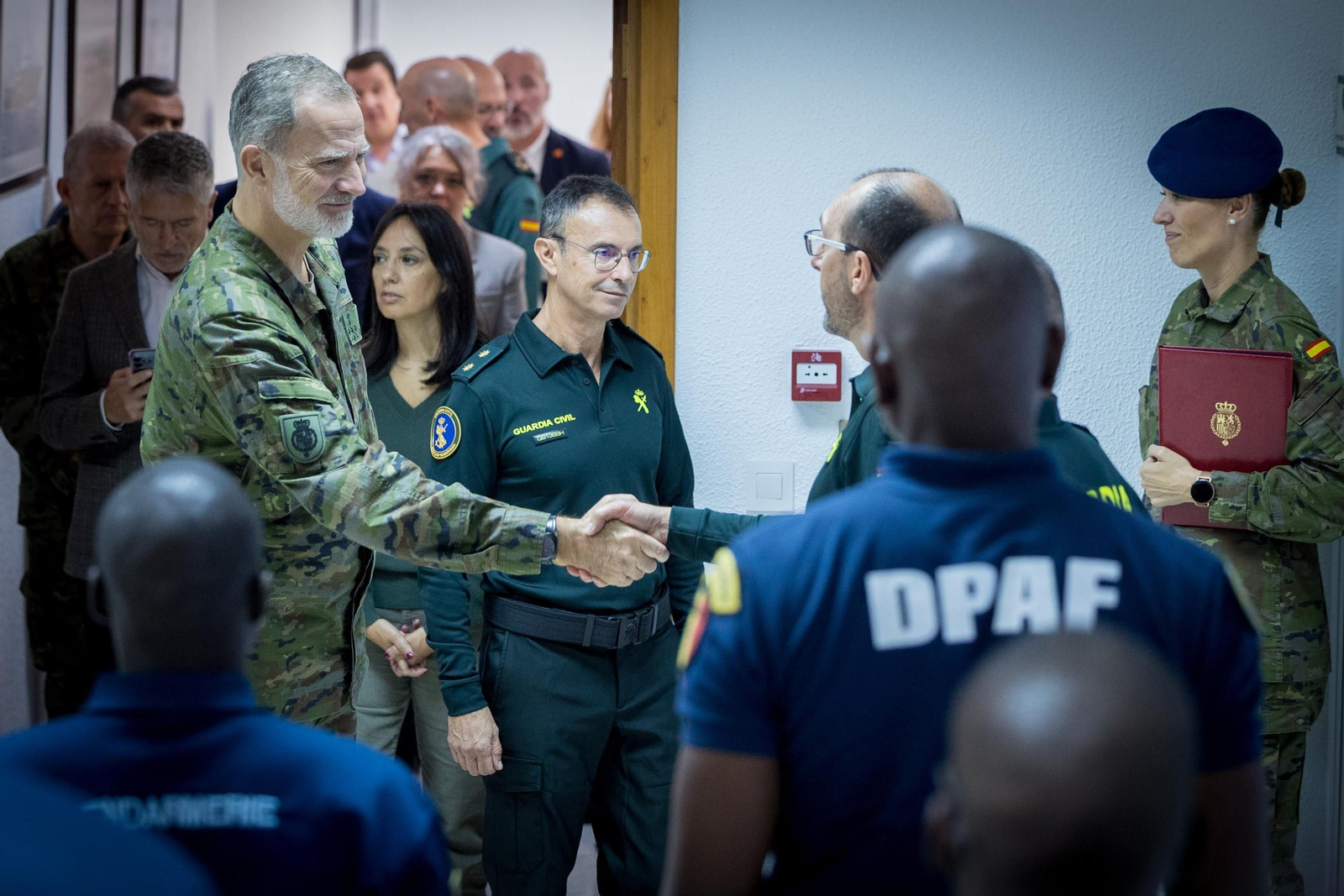 Las imágenes de la visita del Rey a la Guardia Civil de Cádiz
