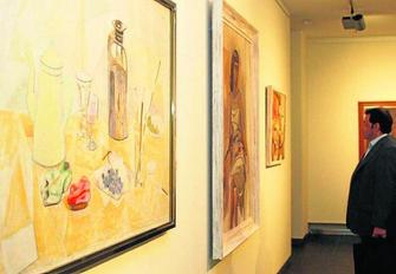 Algunos de los cuadros de Joaquín Peinado que se muestran en el Centro Unicaja de Cultura.